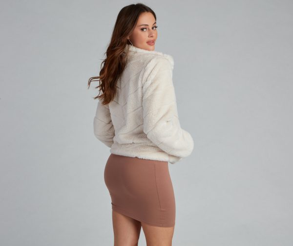 Trendy Illusion Stripe Faux Fur Jacket - Image 2