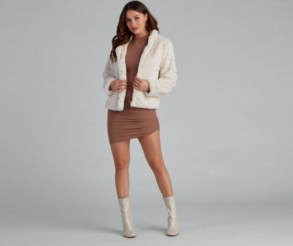Trendy Illusion Stripe Faux Fur Jacket - Image 3