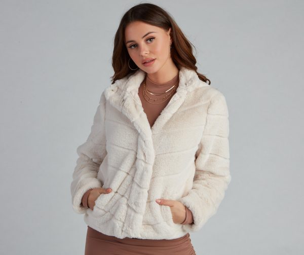 Trendy Illusion Stripe Faux Fur Jacket - Image 4