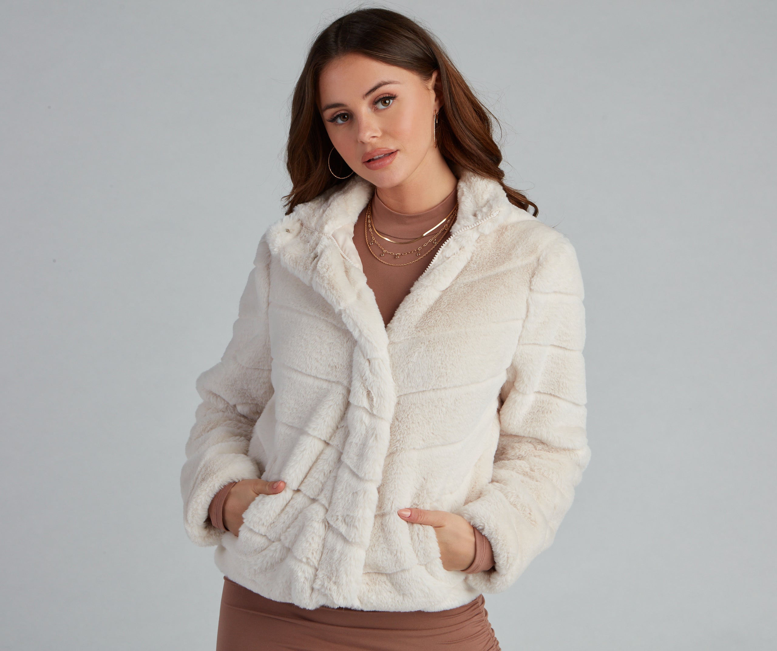 Trendy Illusion Stripe Faux Fur Jacket - Image 4