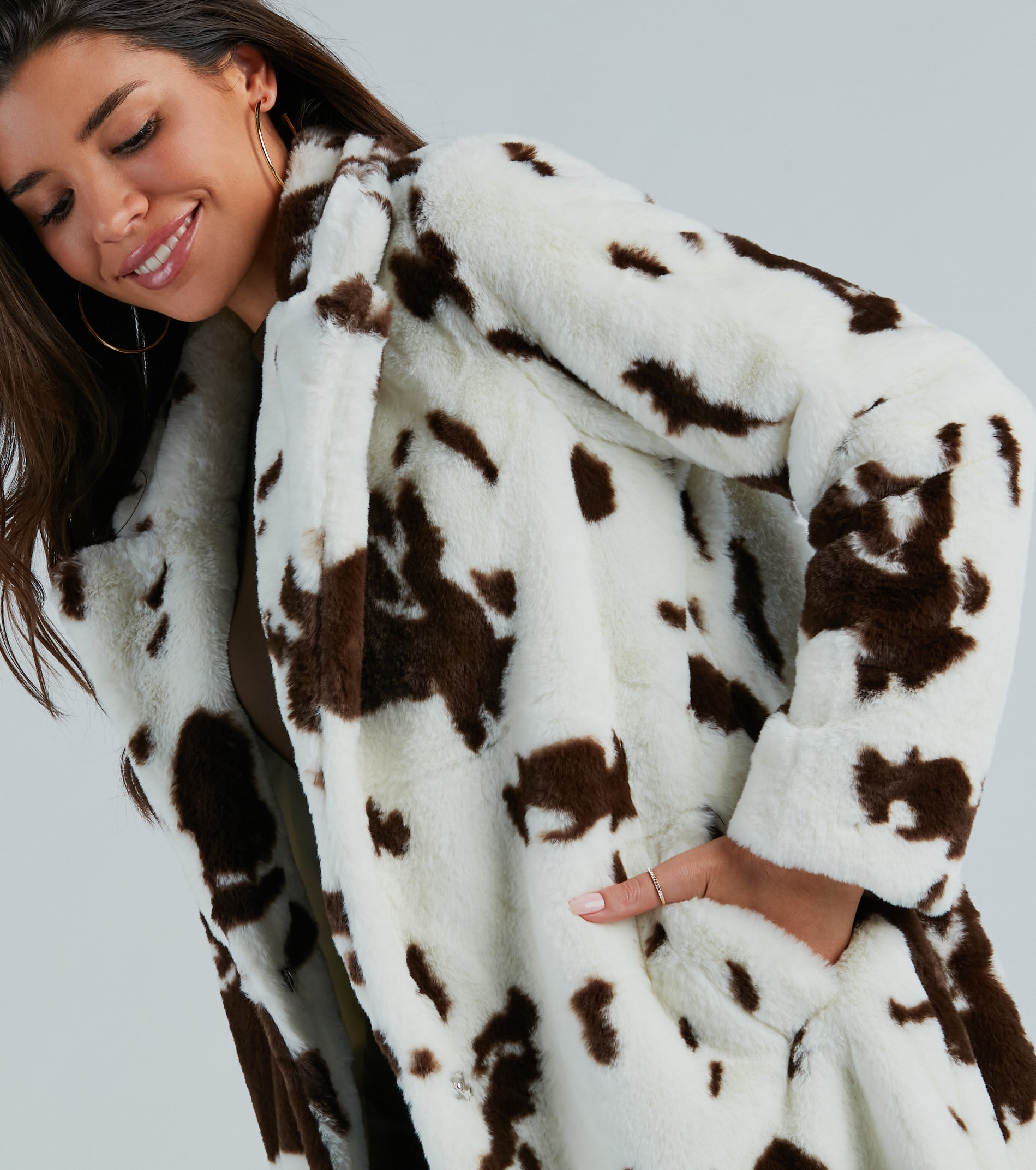 Stylishly Spotted Cow Print Faux Fur Coat - Image 4