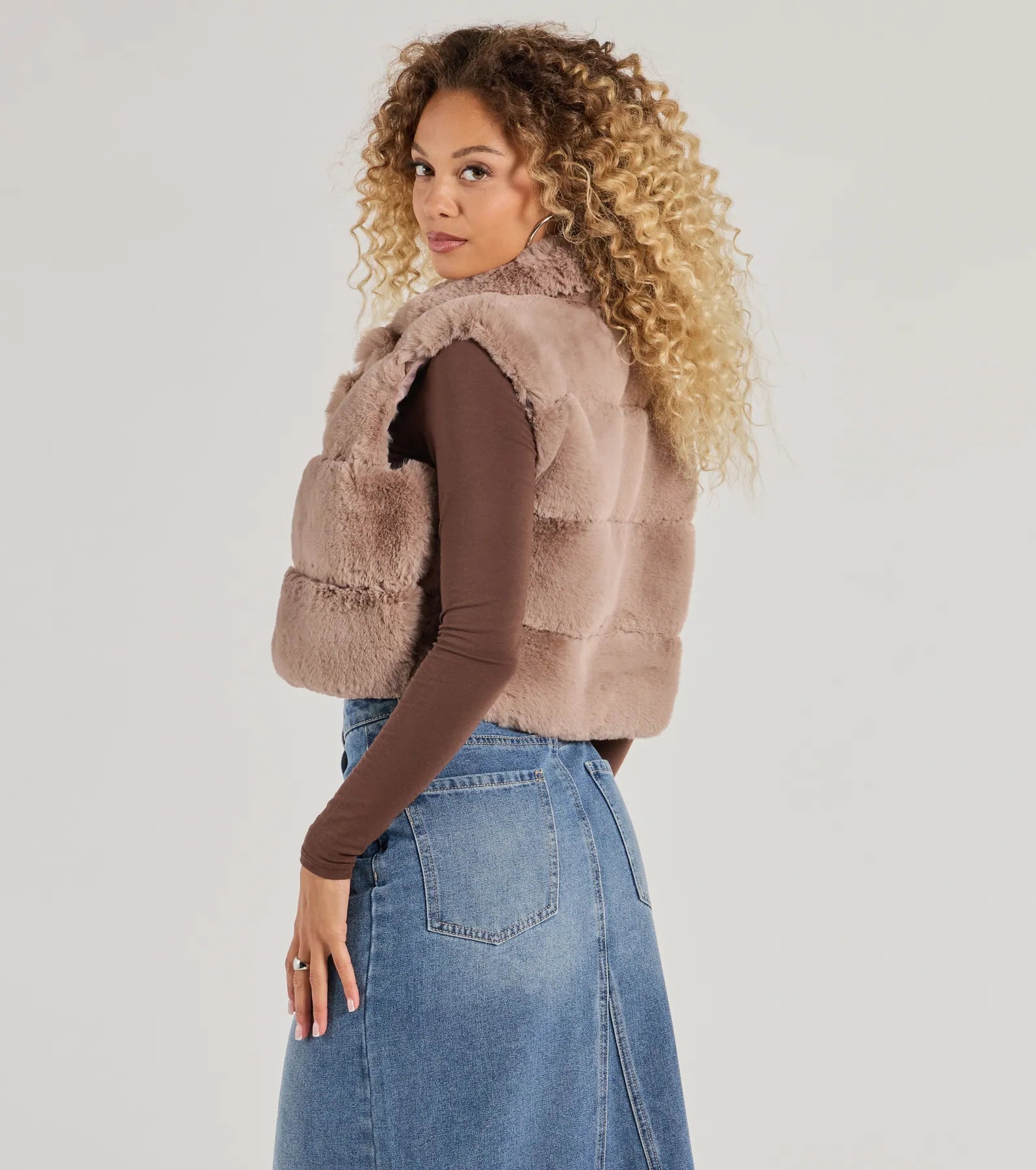 Perfectly Luxe Faux Fur Cropped Vest - Image 2