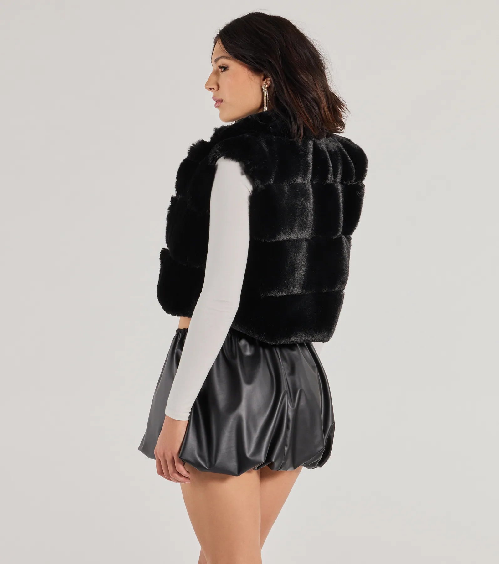 Perfectly Luxe Faux Fur Cropped Vest - Image 6