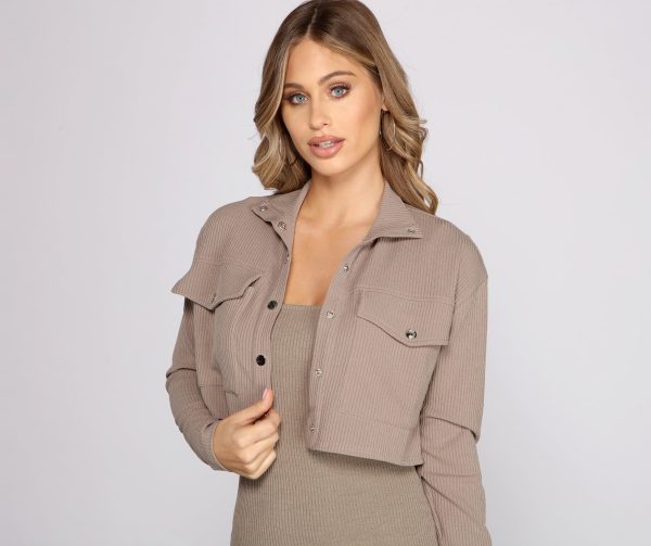 Casually Chic Cropped Jacket - Image 3