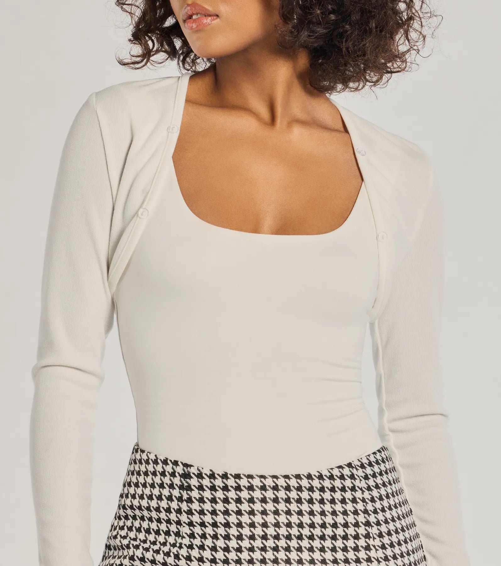 Exclusive Chic Removable Faux Fur Long Sleeve Bolero - Image 5