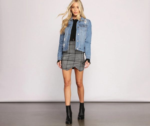 Stylish And Distressed Denim Jacket - Image 4