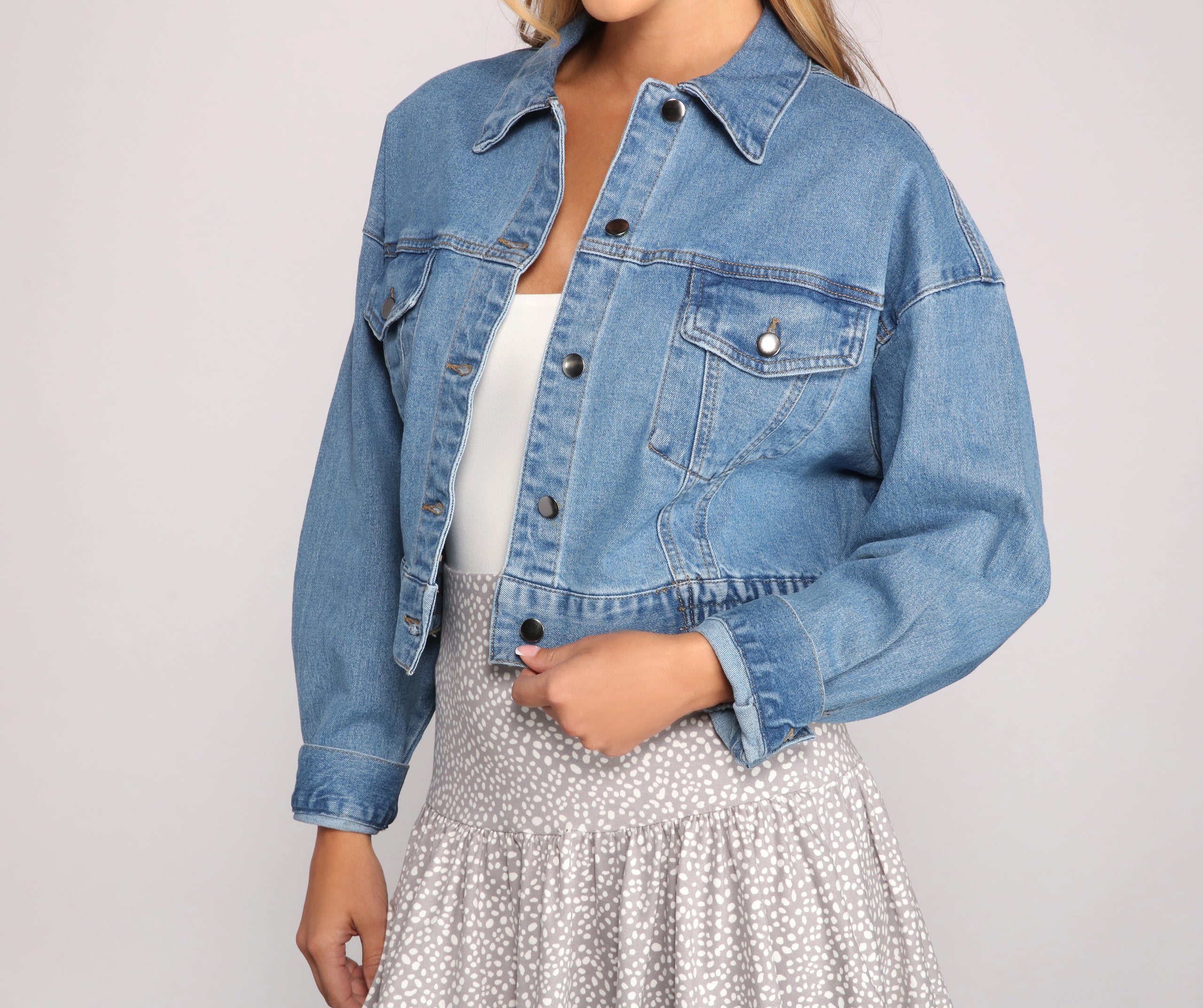 Cinched And Chic Cropped Denim Jacket - Image 4