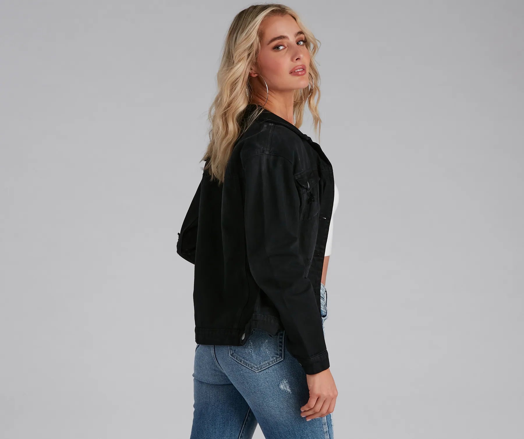 Effortlessly Trendy Boyfriend Denim Jacket - Image 2