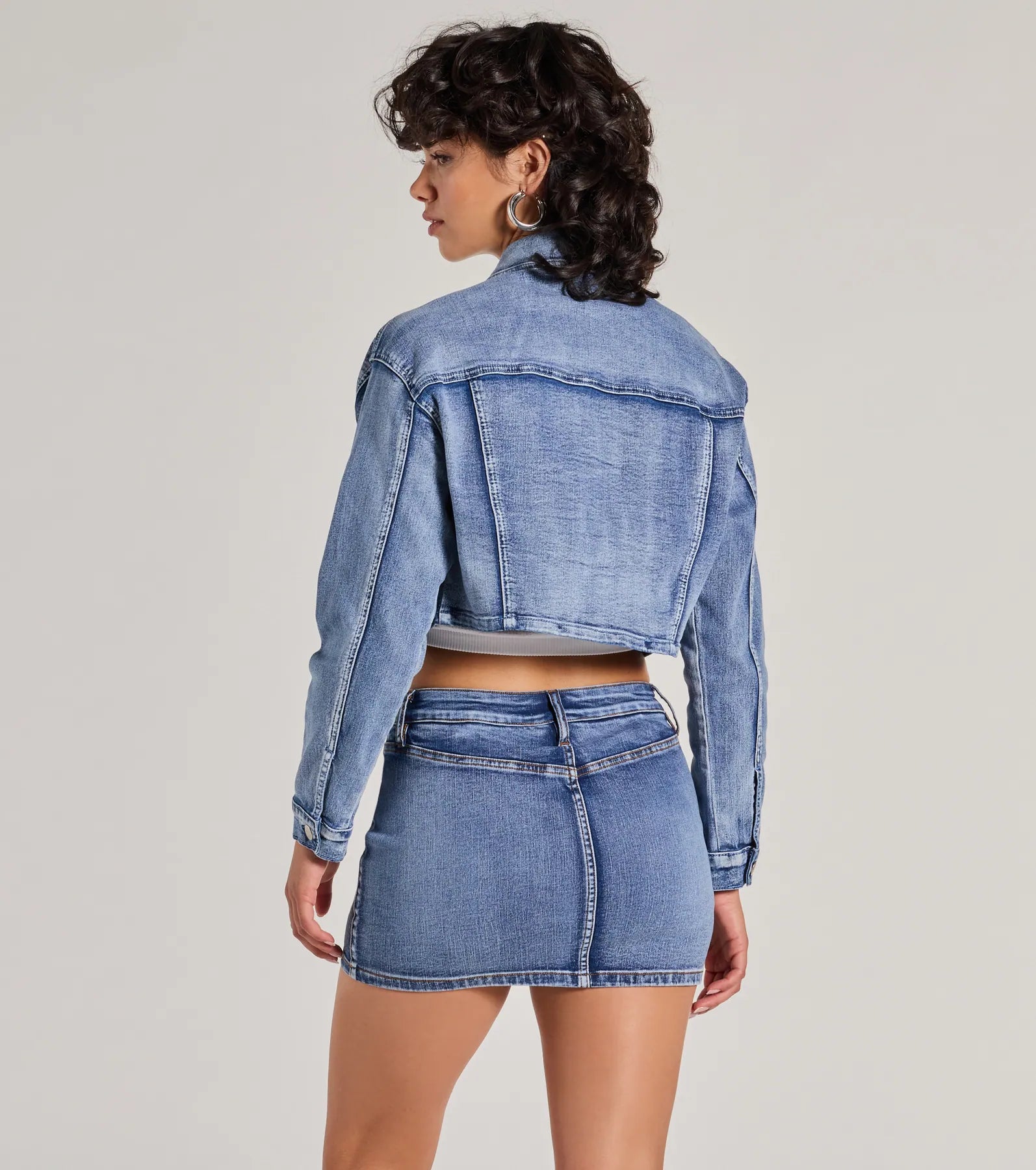 Trendy Classic Cropped Denim Jacket - Image 2