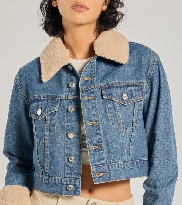 Trendy Faux Sherpa Trimmed Denim Trucker Jacket - Image 4
