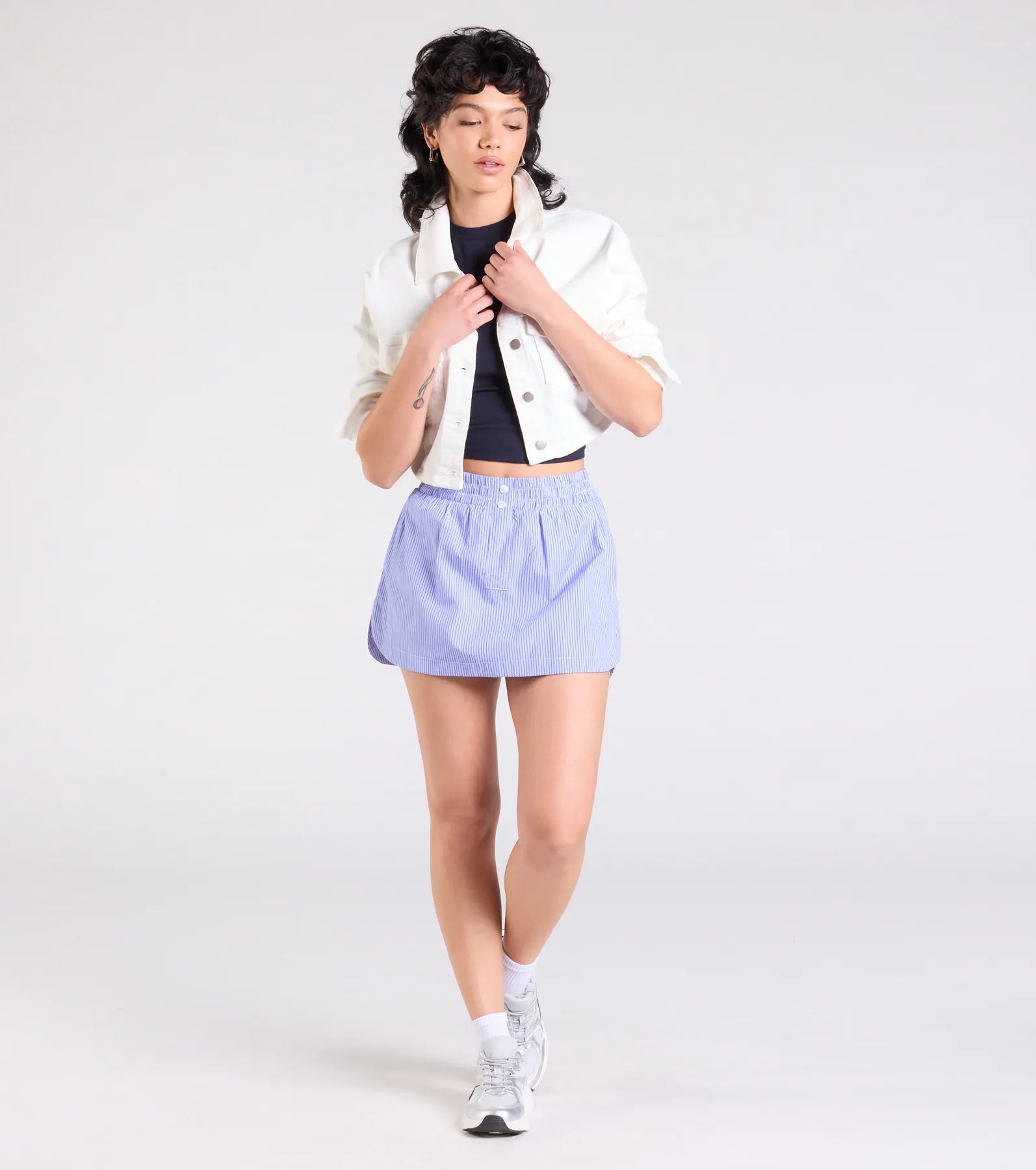 Trendy Classic Cropped Denim Jacket - Image 7