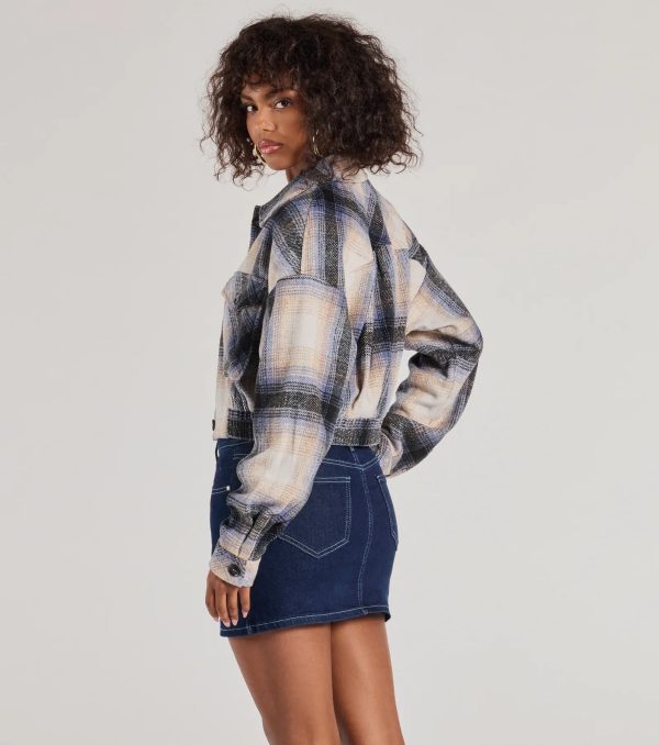 Casually Cozy Plaid Woven Cropped Shacket - Image 2