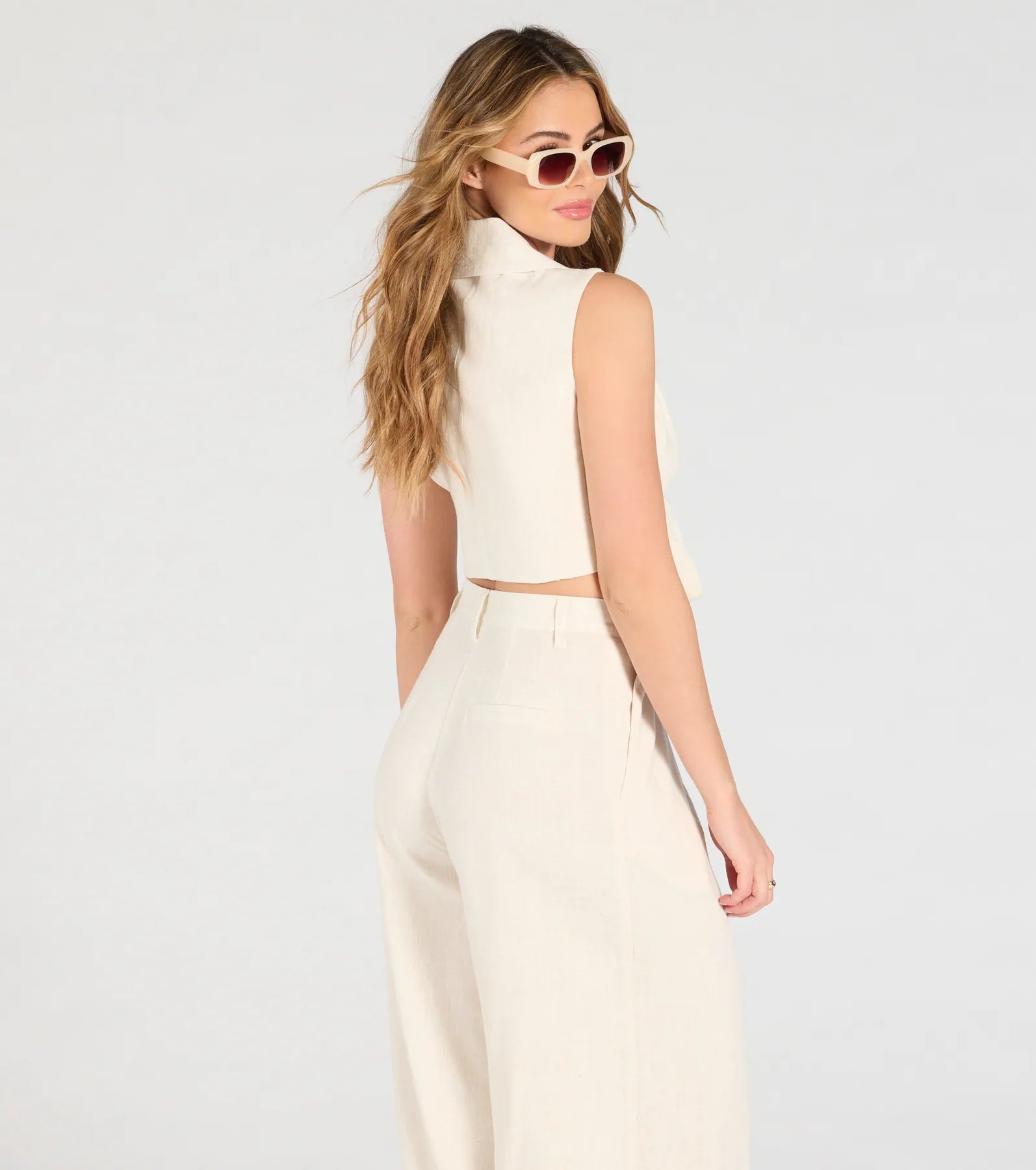 Beachy Chic Tie-Front Vest With Linen - Image 2