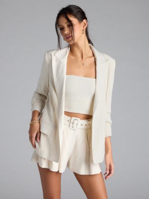 Looking Chic Blazer With Linen