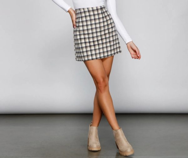 Preppy And Cute Plaid Mini Skirt - Image 7