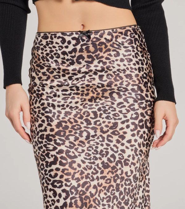 It-Girl Chic Leopard Print Satin Maxi Skirt - Image 3