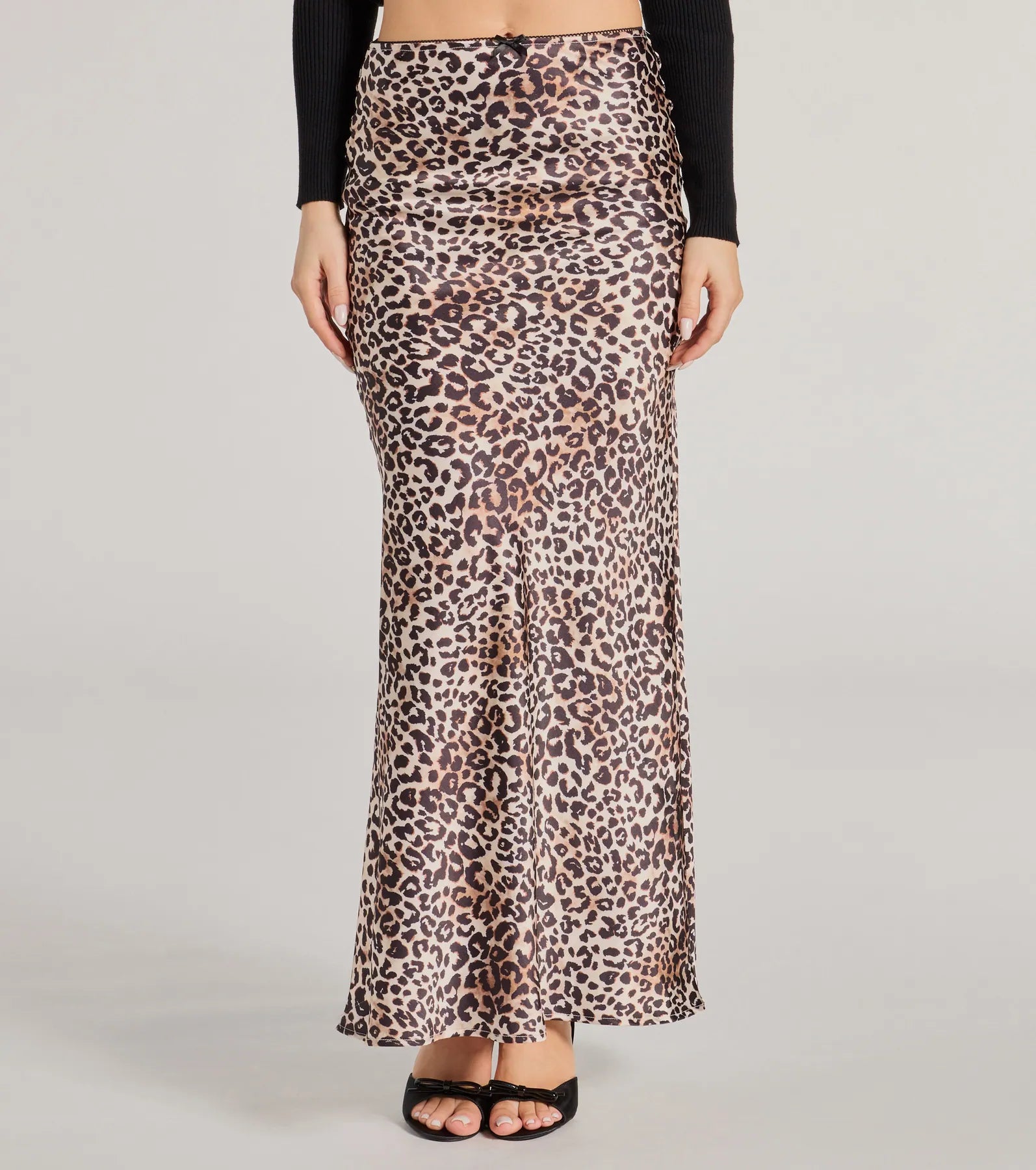 It-Girl Chic Leopard Print Satin Maxi Skirt - Image 4