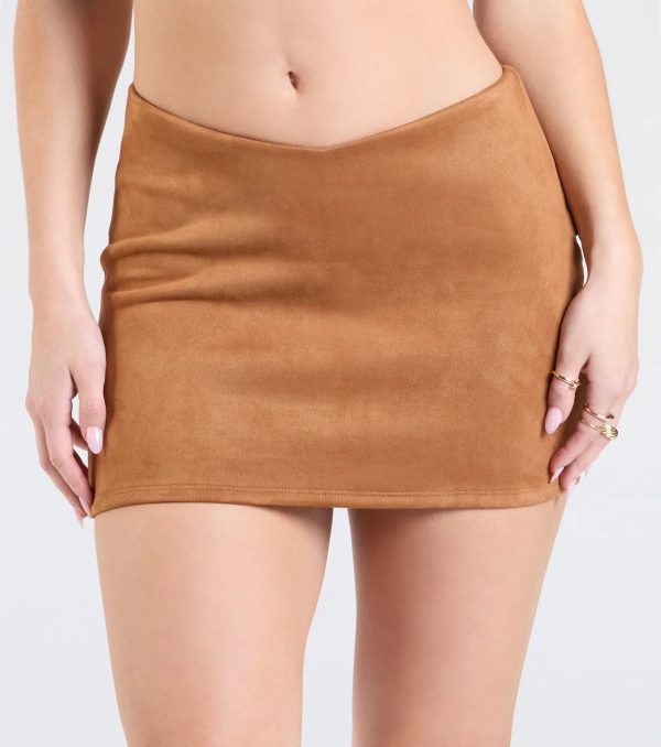 Total Charmer Low-Rise V-Waist Mini Skirt - Image 4