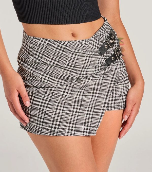Cutest Agenda Buckle Plaid Mini Skort - Image 4