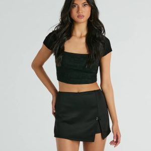 Significant Strut Mid-Rise Bow Slit Skort