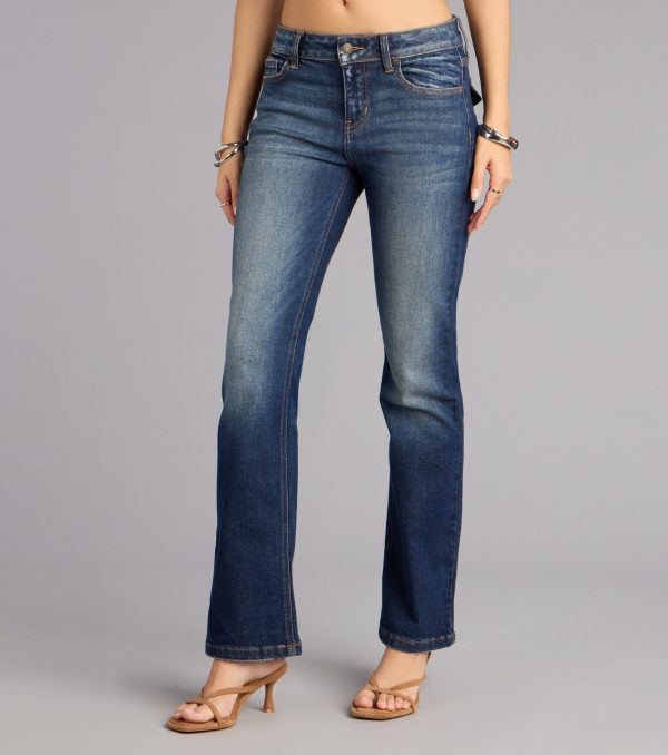 Effortlessly Cool Mid-Rise Flare Jeans - Image 4