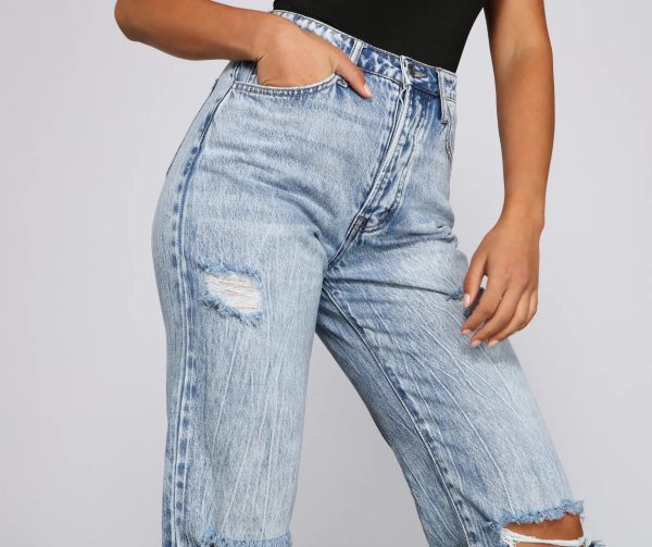 Effortless And Edgy Boyfriend Jeans - Image 4