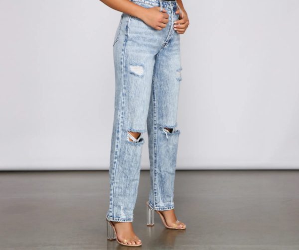 Effortless And Edgy Boyfriend Jeans - Image 5