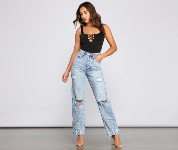 Effortless And Edgy Boyfriend Jeans - Image 7