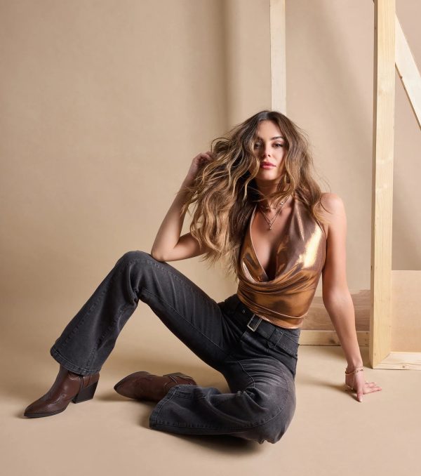 Cool-Girl Era Belted Flare-Leg Jeans - Image 5