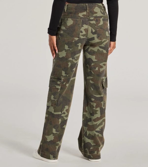 Effortlessly Chic Mid Rise Camo Cargo Denim Pants - Image 2