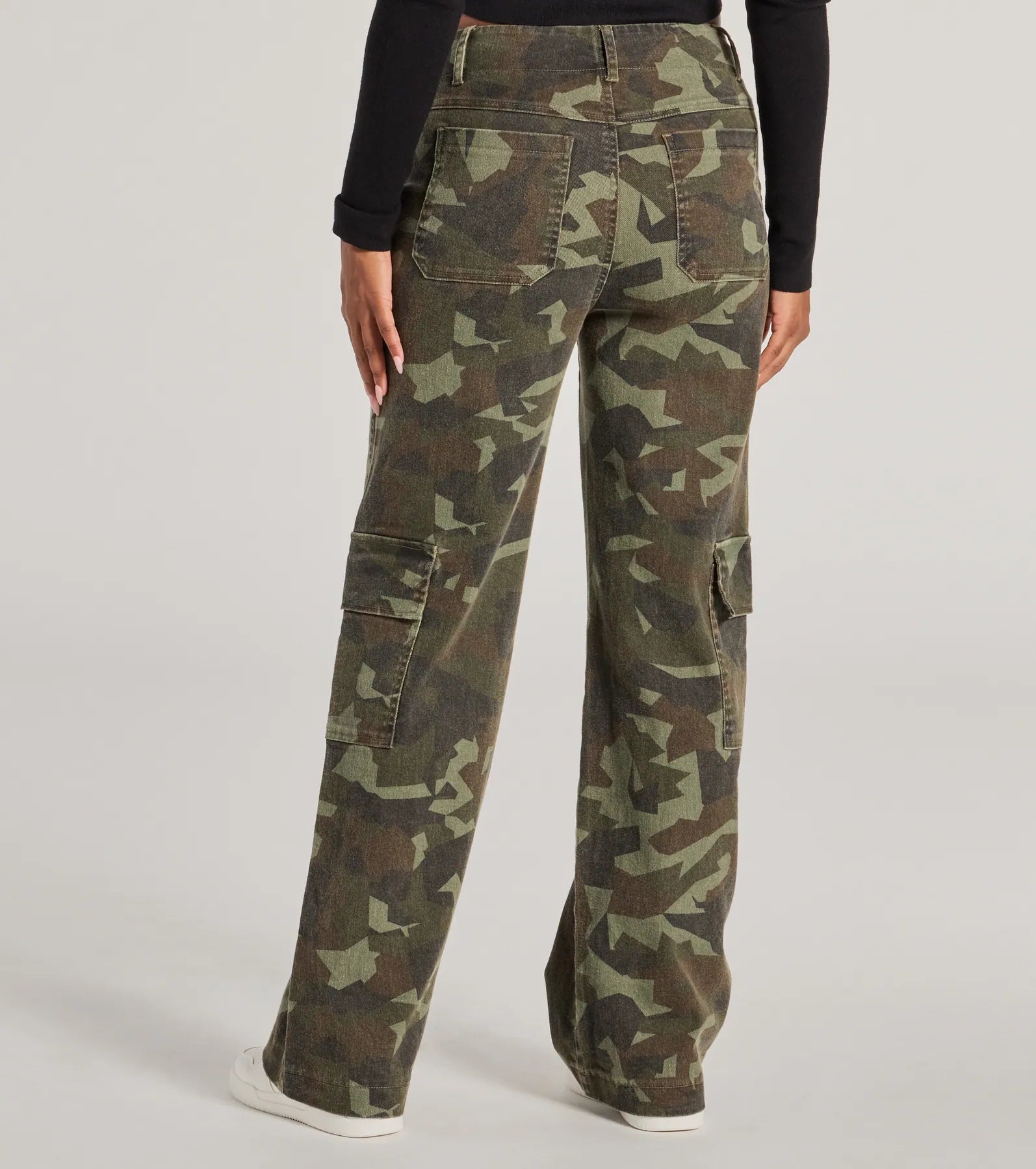 Effortlessly Chic Mid Rise Camo Cargo Denim Pants - Image 2