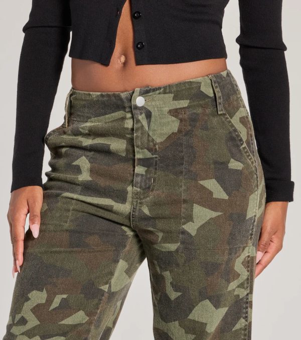 Effortlessly Chic Mid Rise Camo Cargo Denim Pants - Image 3