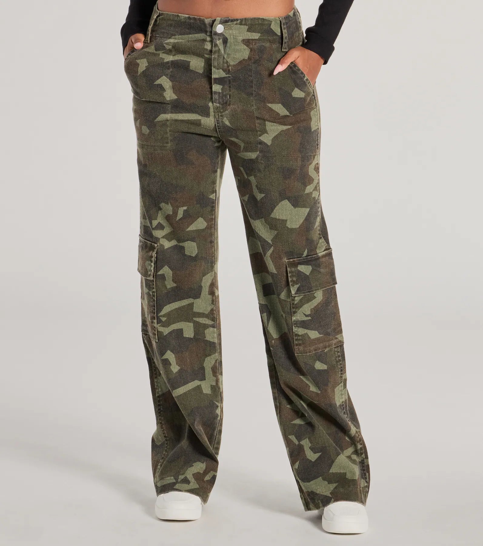 Effortlessly Chic Mid Rise Camo Cargo Denim Pants - Image 4