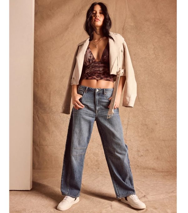 The Classic Mid-Rise Barrel Leg Denim Jeans - Image 6