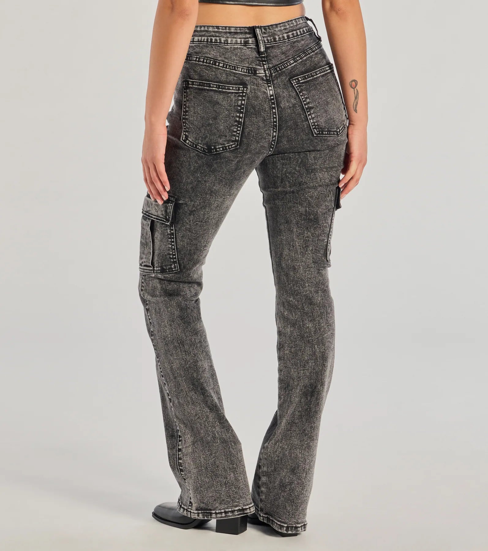 Bold High-Rise Acid Wash Cargo Jeans - Image 2