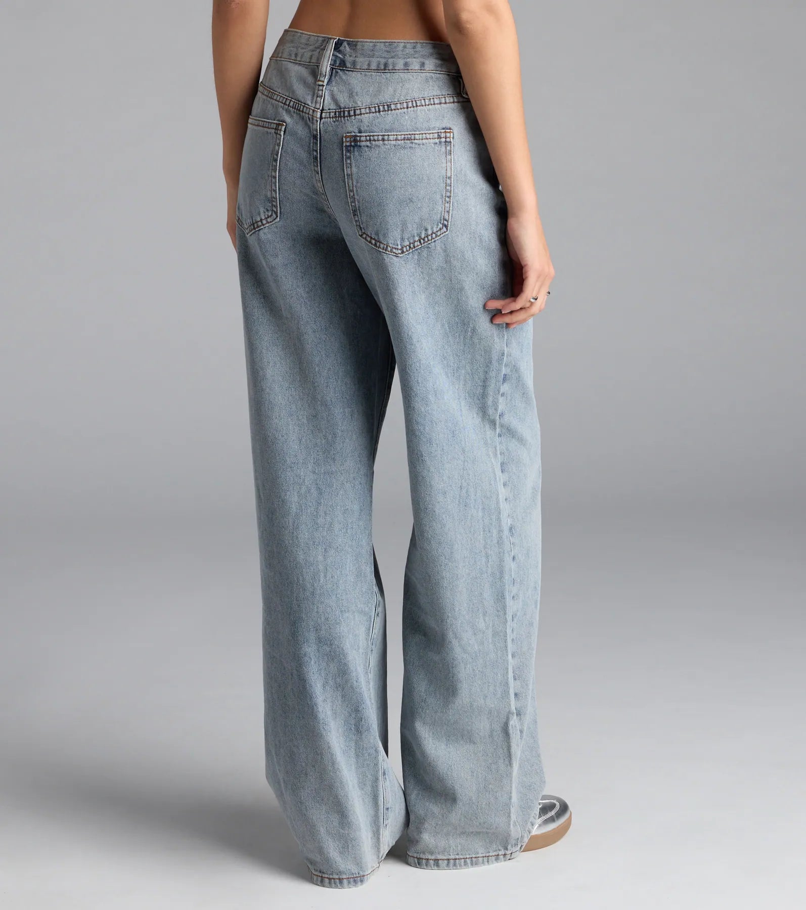 On Trend Mid-Rise Wide-Leg Denim Jeans - Image 2