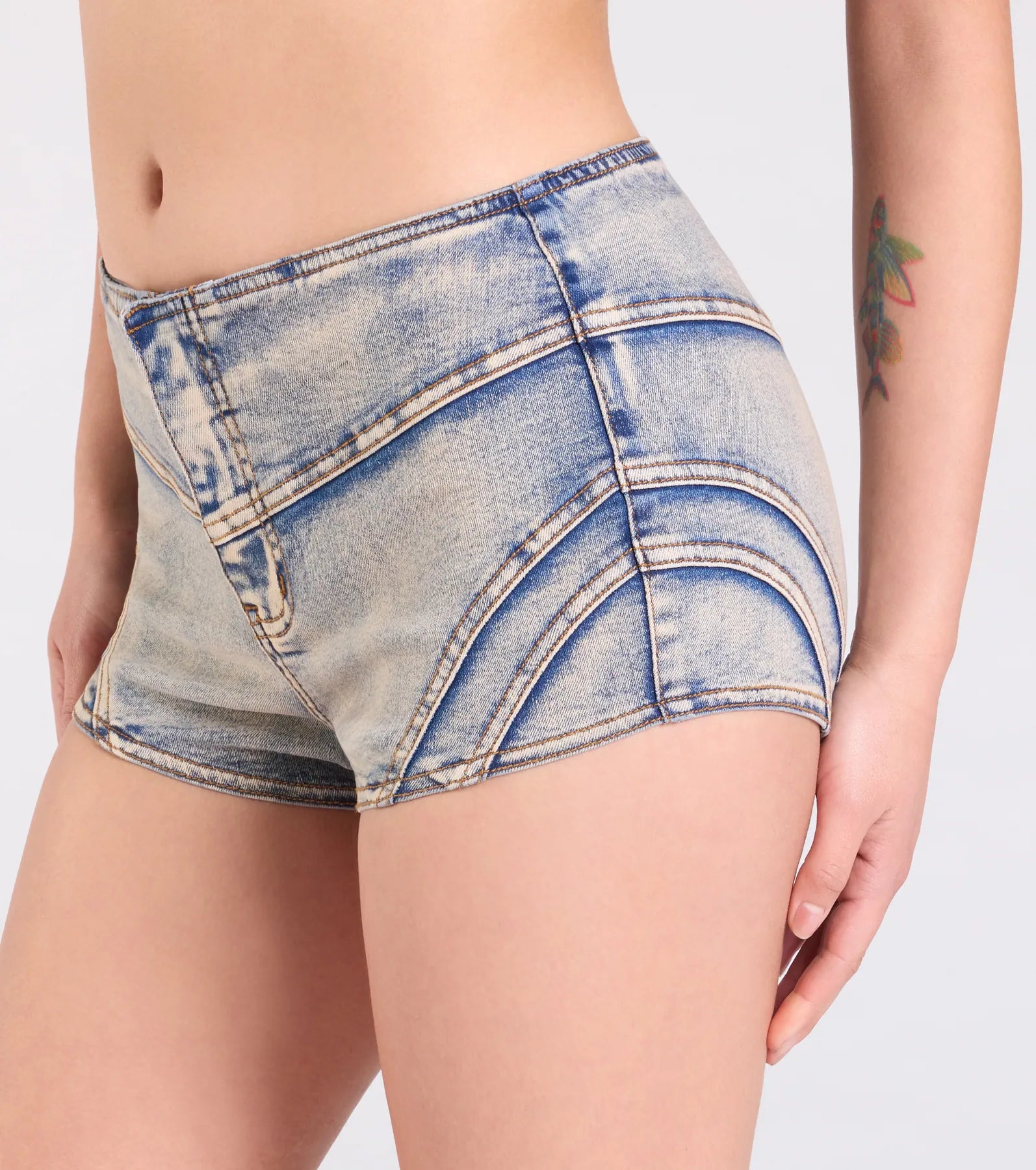 Stand Out Mid-Rise Denim Hot Shorts - Image 4