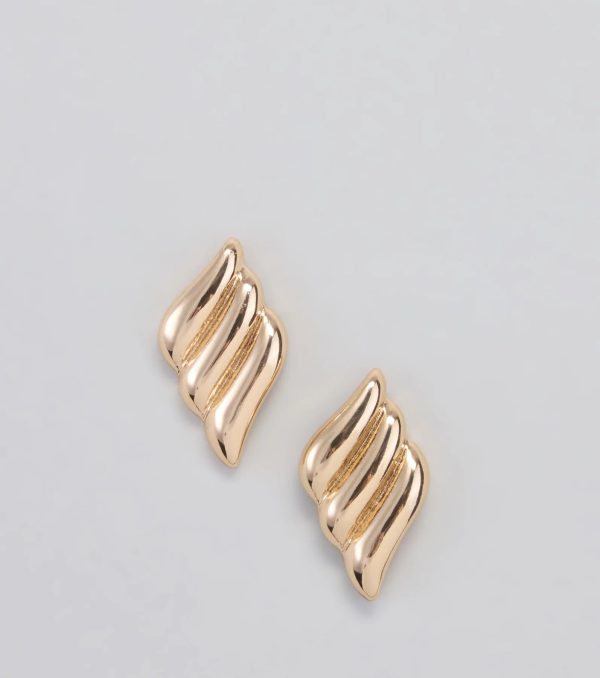 Chic Wonders Ribbed Wave Earrings - Image 3
