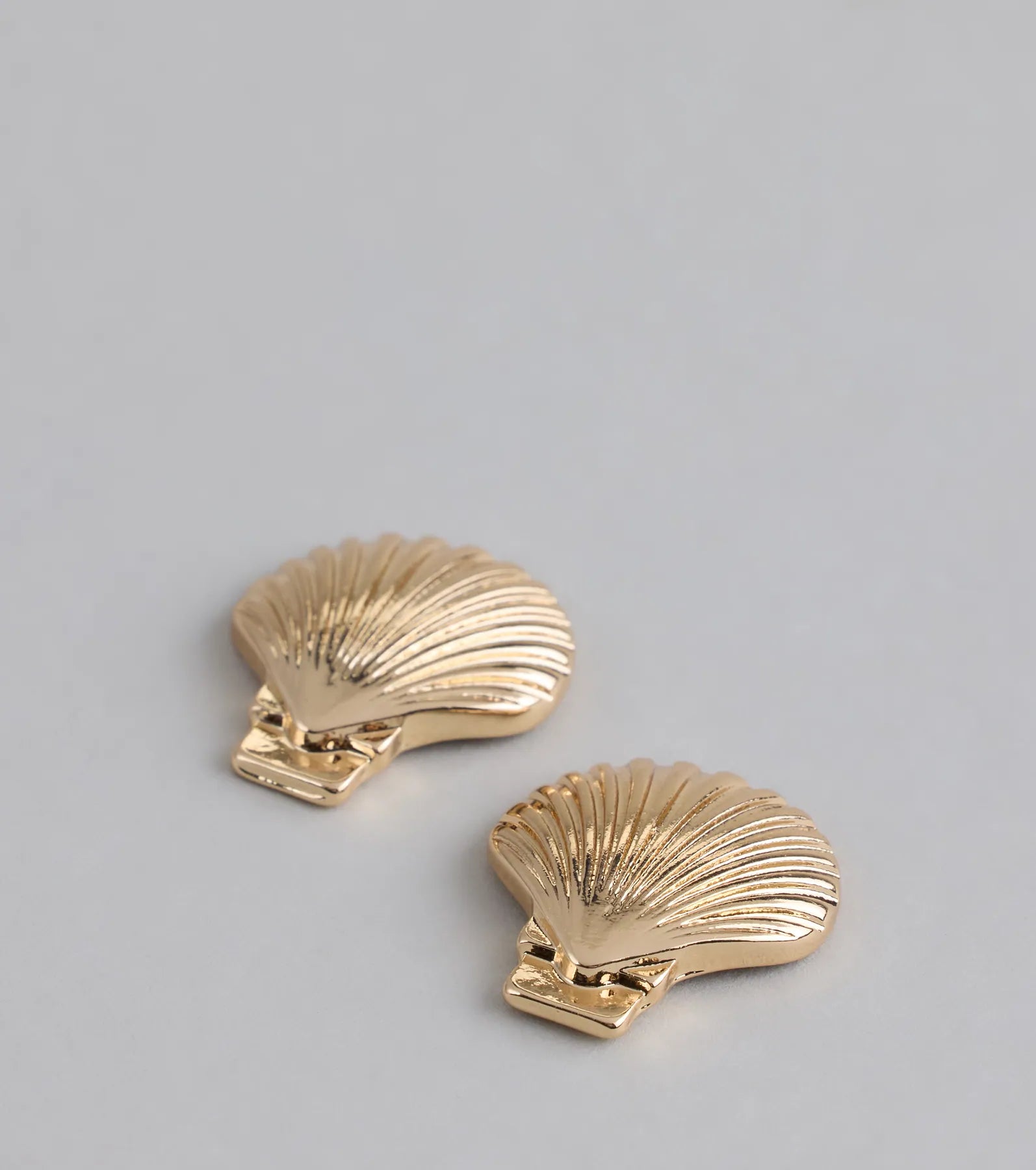 Seas The Day Shell Stud Earrings - Image 2