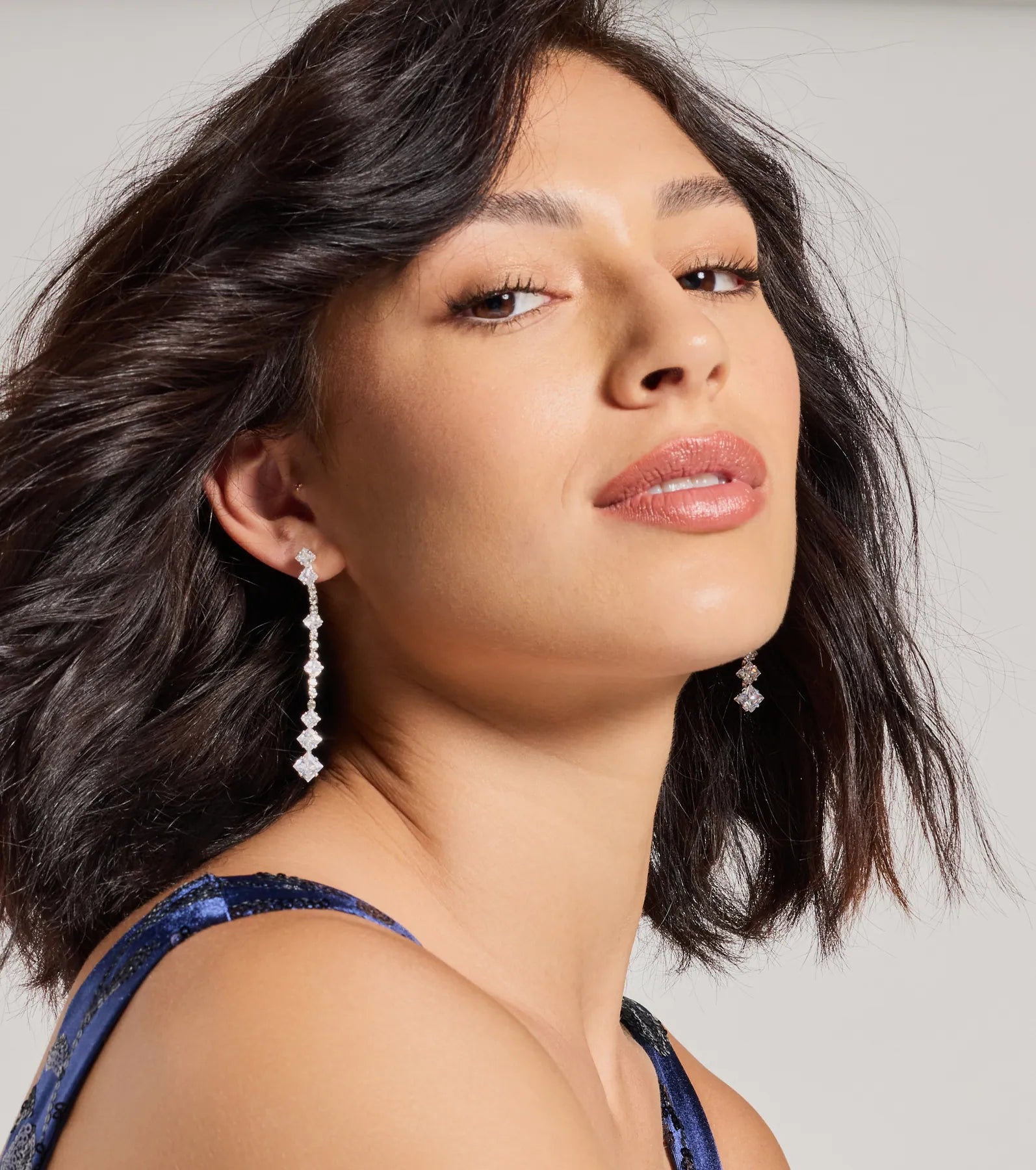 Dazzling Vibes Rhinestone Linear Drop Earrings - Image 2