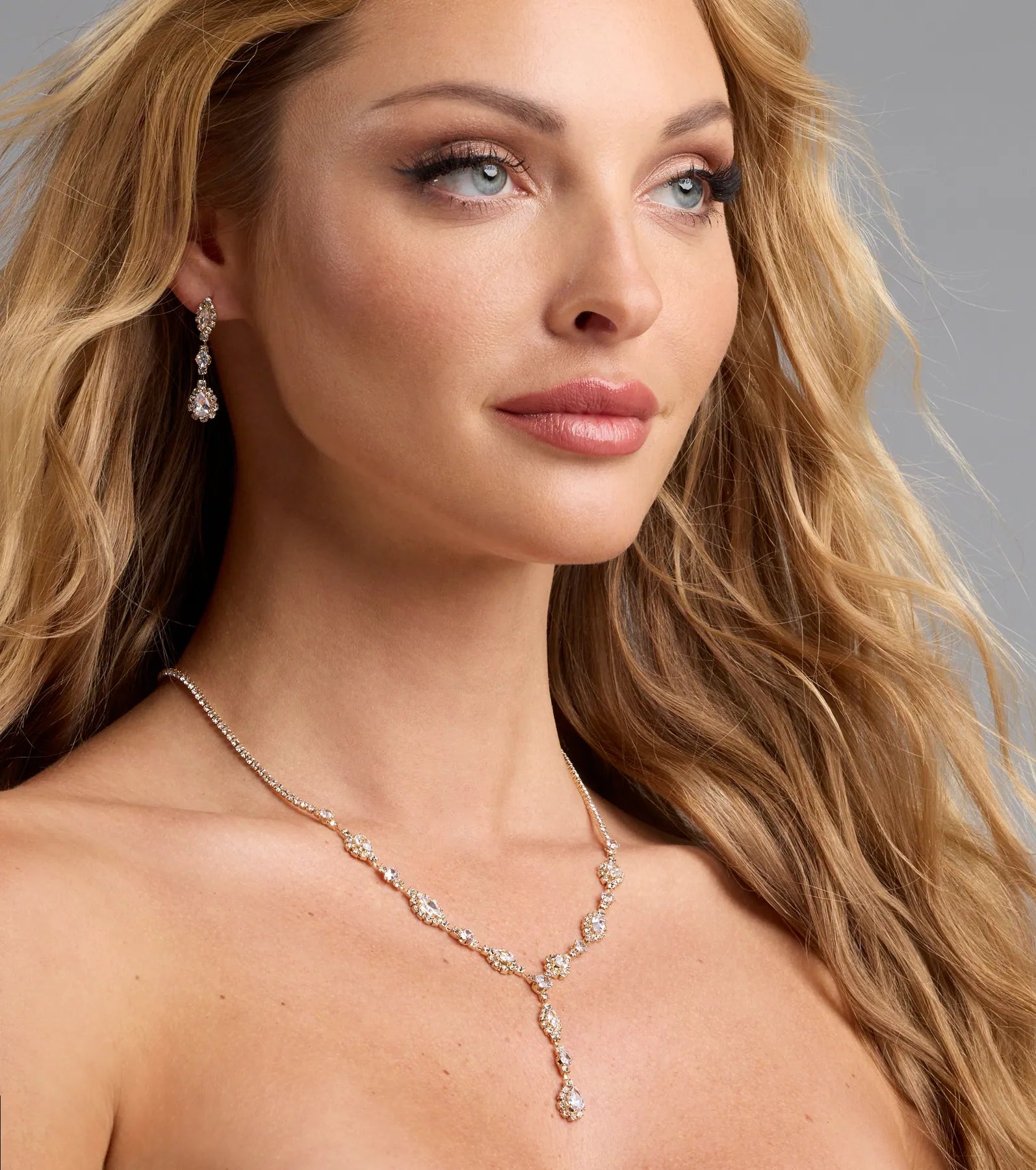 Dazzling Elegance Necklace And Earrings Set - Image 3