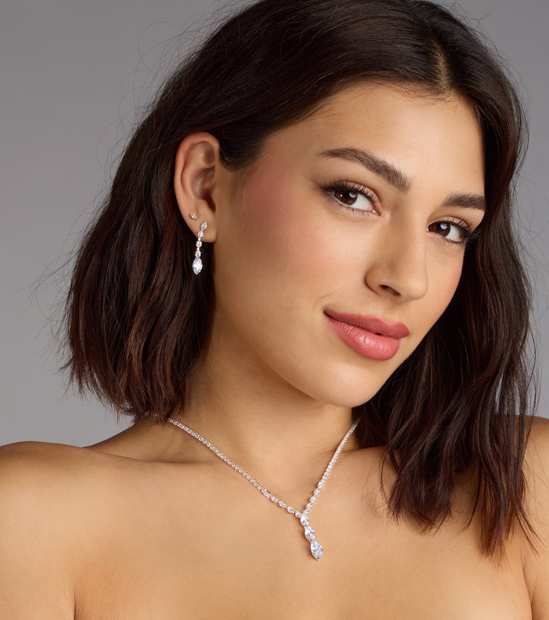 Instant Glam Rhinestone Necklace And Earrings Set - Image 2