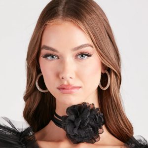 Serving Chic Style Rosette Flower Choker Necklace