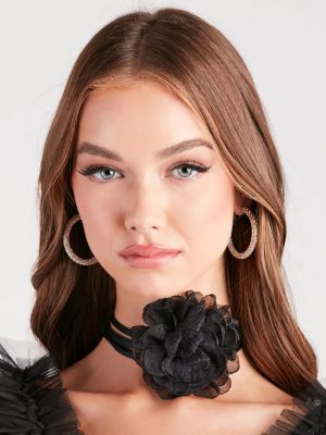 Serving Chic Style Rosette Flower Choker Necklace