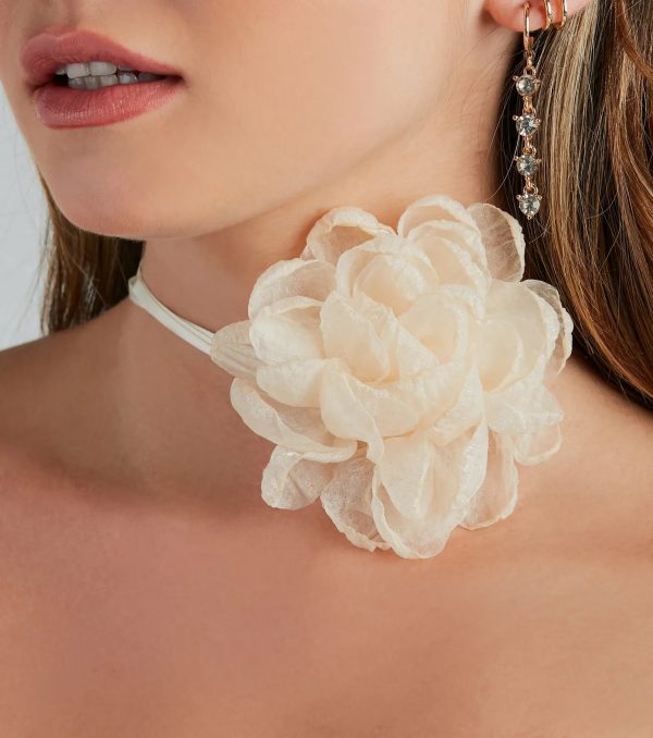 Serving Chic Style Rosette Flower Choker Necklace - Image 3