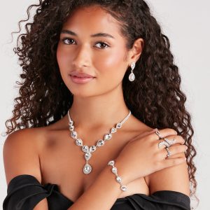 Glam Beauty Necklace. Earrings. And Bracelet Set