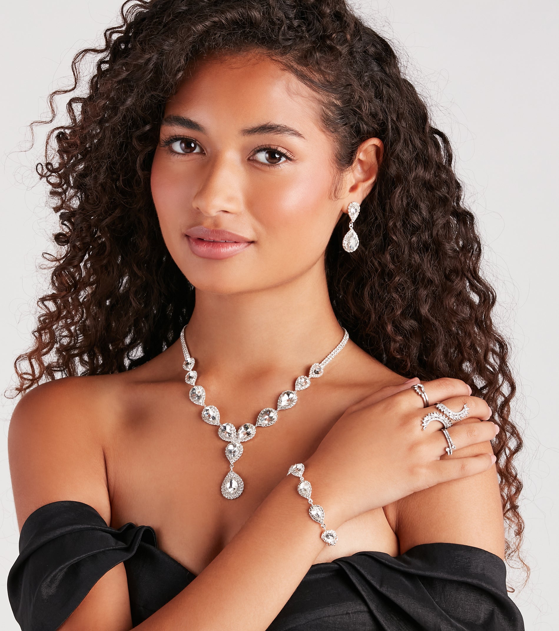 Glam Beauty Necklace. Earrings. And Bracelet Set
