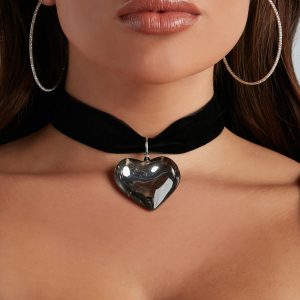 Top Trendsetter Heart Charm Choker Necklace
