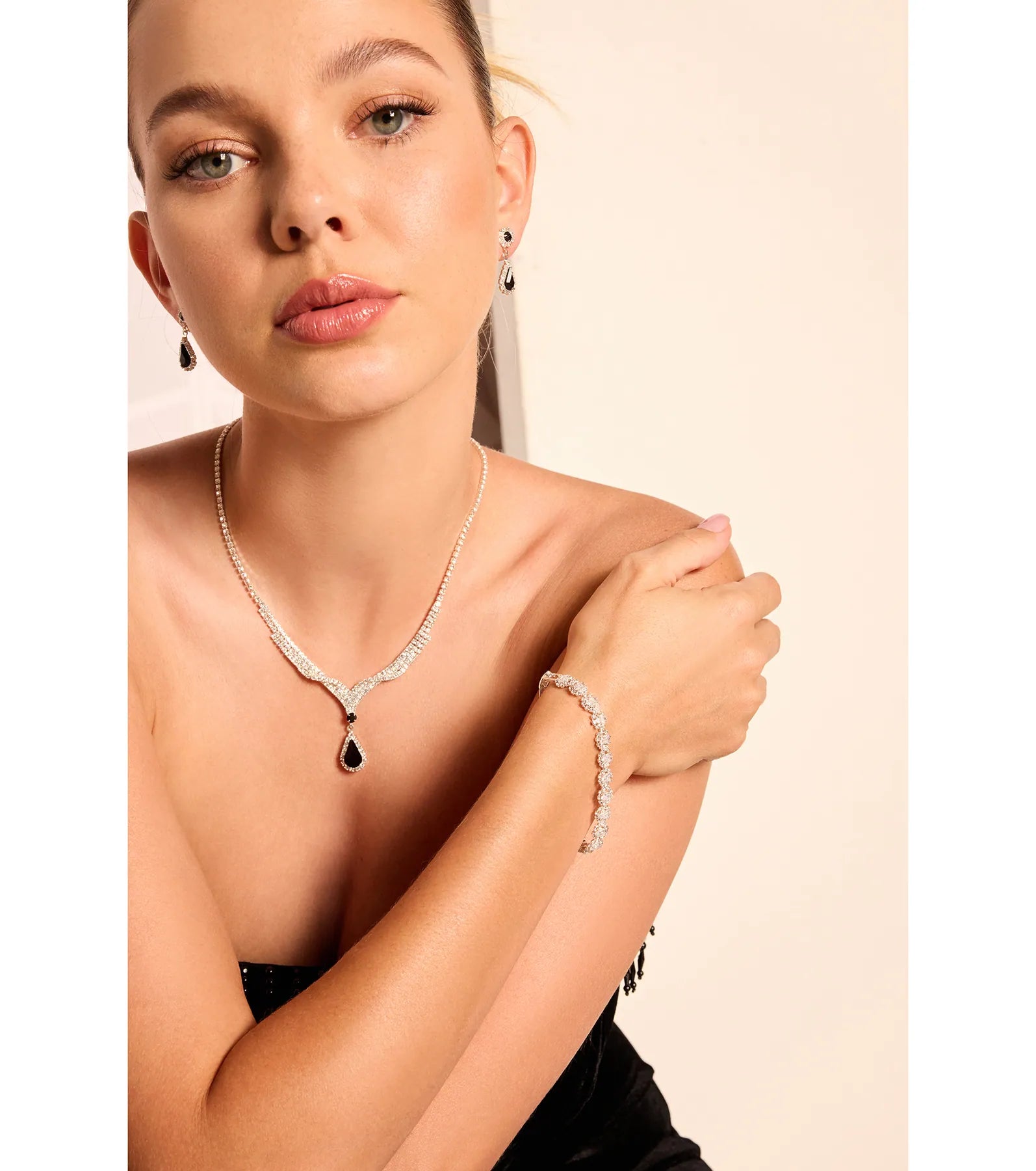 Exude Luxe Necklace And Earrings Set - Image 3