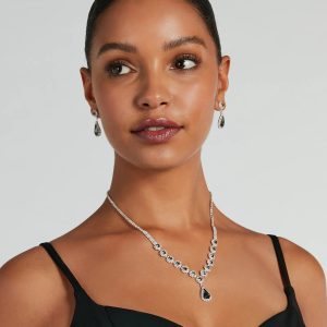 Steal The Show Necklace And Earrings Set